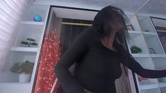 Snapshot of Princess_Violett chatting on December 16, 2:44 pm Princess Violett online show from December 16, 2:44 pm