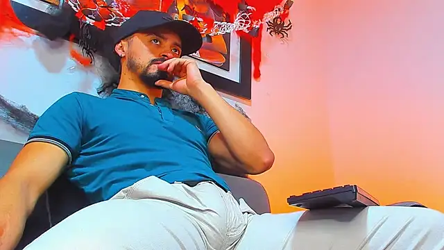 Snapshot of MAXIMUS_MASTE3 chatting on October 10, 9:14 pm MAXIMUS MASTE3 online show from October 10, 9:14 pm