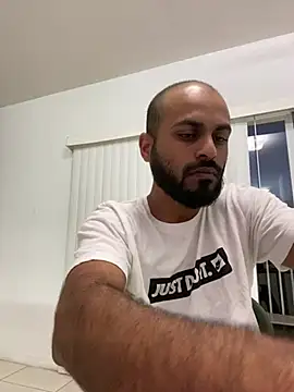 islandvybee55 online show from January 31, 11:35 pm