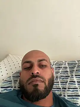 islandvybee55 online show from February 15, 10:10 pm