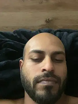 islandvybee55 online show from April 3, 1:42 pm