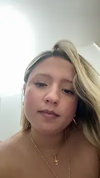 Snapshot of MiaPetit_ chatting on November 30, 7:40 pm MiaPetit online show from November 30, 7:40 pm