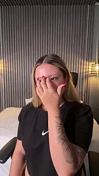 MiaPetit  online show from December 19, 7:10 pm