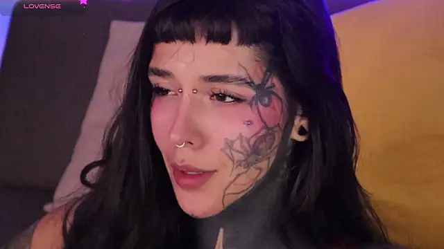 Snapshot of FairyFlexxxx chatting on February 1, 2:10 am FairyFlexxxx online show from February 1, 2:10 am