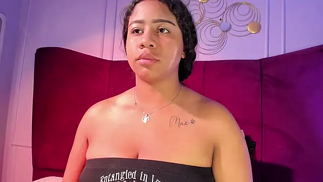 Sofi Fox  online show from April 4, 2:43 am