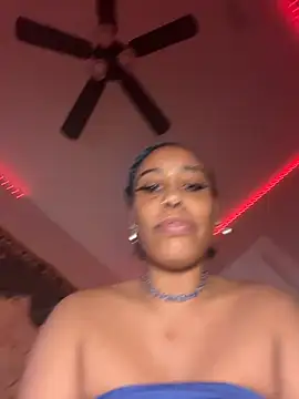 loveluna8 online show from November 4, 11:59 pm