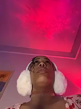 loveluna8 online show from December 16, 9:36 am