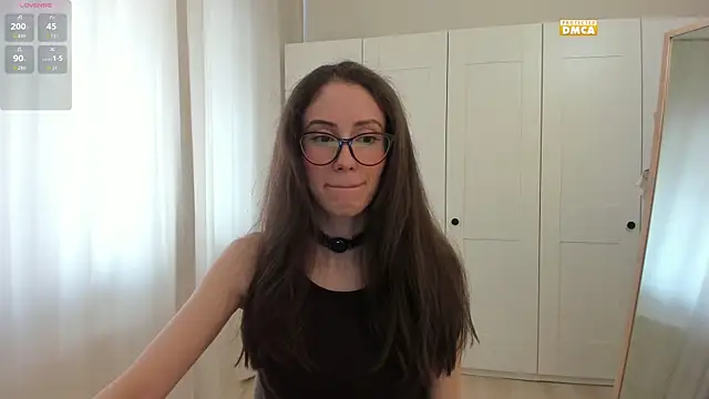 Snapshot of snowiie chatting on October 10, 11:53 am snowiie online show from October 10, 11:53 am