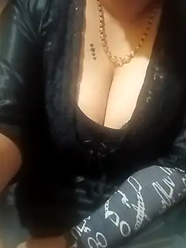 Snapshot of MONA_DARLING31 chatting on February 17, 4:31 am MONA DARLING31 online show from February 17, 4:31 am