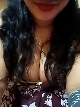 Snapshot of MONA_DARLING31 chatting on February 24, 5:11 am MONA DARLING31 online show from February 24, 5:11 am