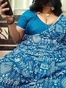 Snapshot of MONA_DARLING31 chatting on November 3, 4:25 am MONA DARLING31 online show from November 3, 4:25 am