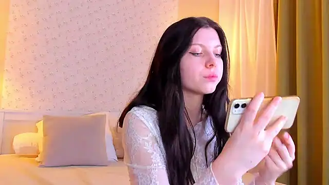 Snapshot of Sandra__Cute chatting on December 6, 8:15 am Sandra Cute online show from December 6, 8:15 am