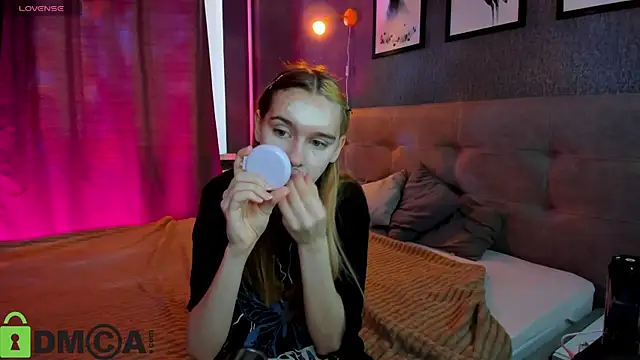 Snapshot of Lesi_Moonie01 chatting on October 14, 6:36 am Lesi Moonie01 online show from October 14, 6:36 am