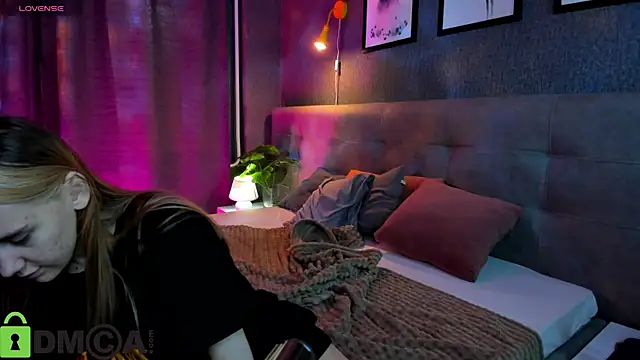 Snapshot of Lesi_Moonie01 chatting on October 17, 9:34 am Lesi Moonie01 online show from October 17, 9:34 am