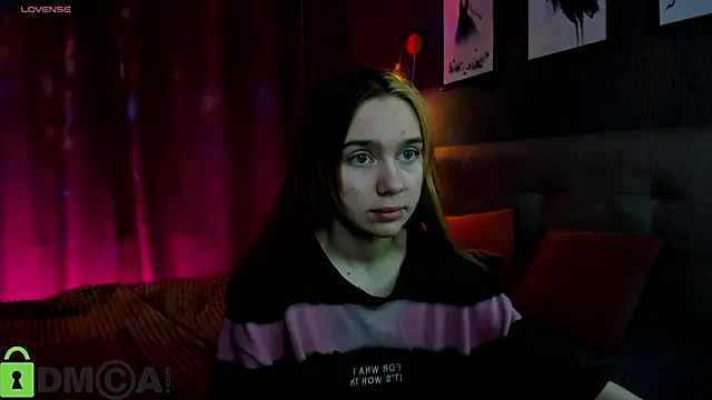 Snapshot of Lesi_Moonie01 chatting on October 19, 6:58 am Lesi Moonie01 online show from October 19, 6:58 am