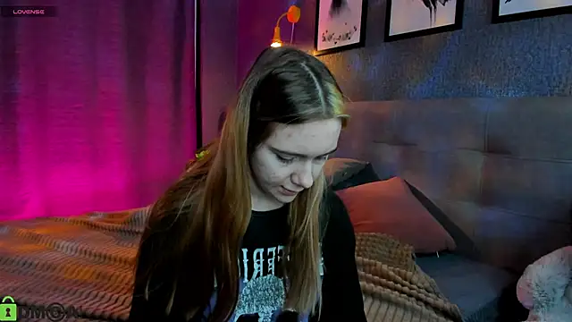 Snapshot of Lesi_Moonie01 chatting on October 22, 7:08 am Lesi Moonie01 online show from October 22, 7:08 am