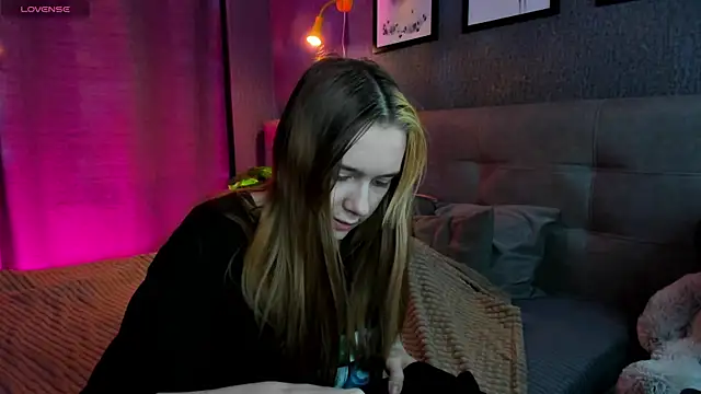 Snapshot of Lesi_Moonie01 chatting on October 25, 8:22 am Lesi Moonie01 online show from October 25, 8:22 am