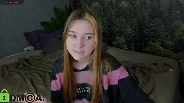 Snapshot of Lesi_Moonie01 chatting on November 4, 7:07 am Lesi Moonie01 online show from November 4, 7:07 am