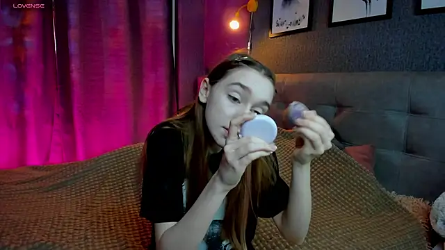 Snapshot of Lesi_Moonie01 chatting on November 18, 9:14 am Lesi Moonie01 online show from November 18, 9:14 am