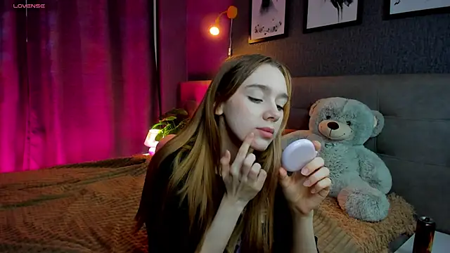 Snapshot of Lesi_Moonie01 chatting on November 19, 9:42 am Lesi Moonie01 online show from November 19, 9:42 am