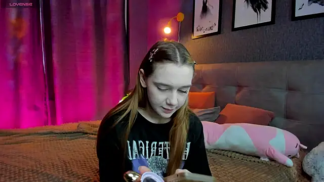 Snapshot of Lesi_Moonie01 chatting on November 20, 9:20 am Lesi Moonie01 online show from November 20, 9:20 am