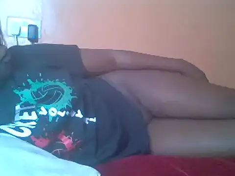 Snapshot of Moonfades chatting on January 19, 2:59 pm Moonfades online show from January 19, 2:59 pm