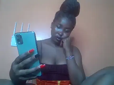 Snapshot of Moonfades chatting on January 31, 12:29 pm Moonfades online show from January 31, 12:29 pm