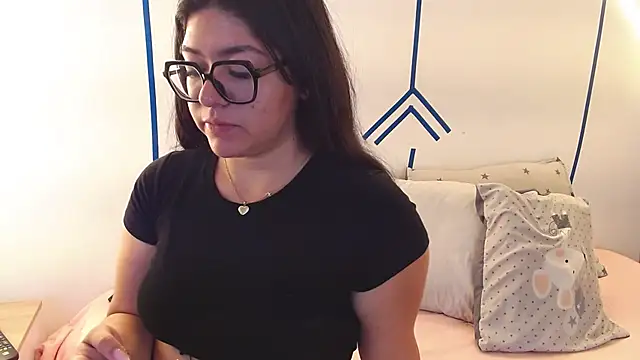 Snapshot of EsmeraldaSantoss chatting on December 9, 12:30 pm EsmeraldaSantoss online show from December 9, 12:30 pm