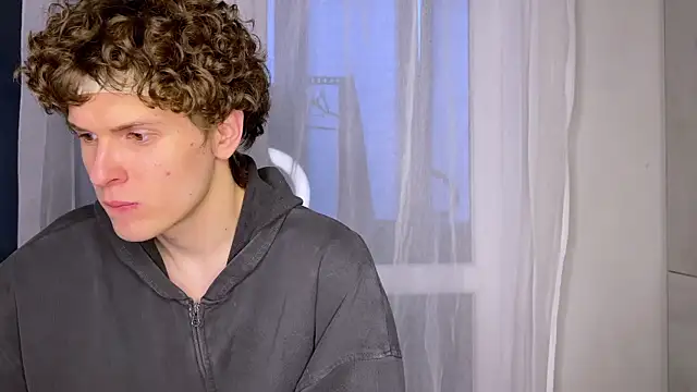 alyx garden online show from April 3, 4:49 pm