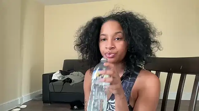 shandiloveslemonss online show from December 14, 5:14 pm