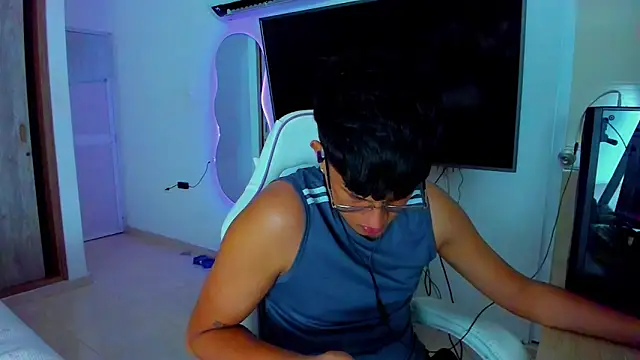 Snapshot of kittyandrick chatting on November 8, 5:29 am kittyandrick online show from November 8, 5:29 am