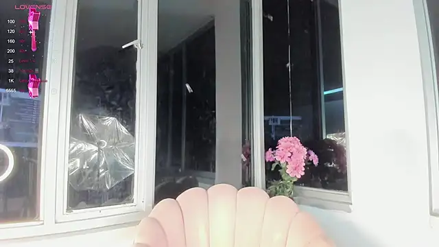 Megan Lim online show from December 19, 10:24 am