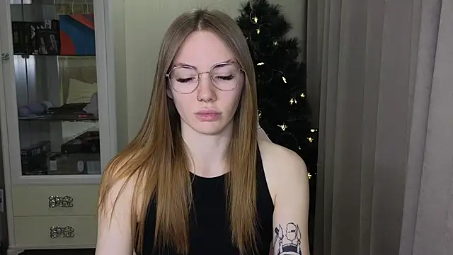 Snapshot of littlevildevil chatting on December 12, 11:18 am littlevildevil online show from December 12, 11:18 am