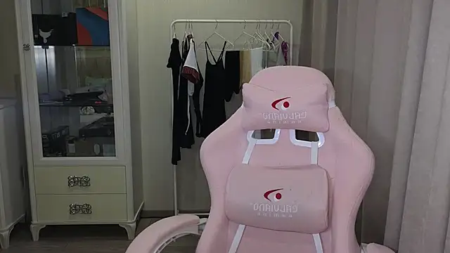 Snapshot of littlevildevil chatting on January 18, 11:11 am littlevildevil online show from January 18, 11:11 am