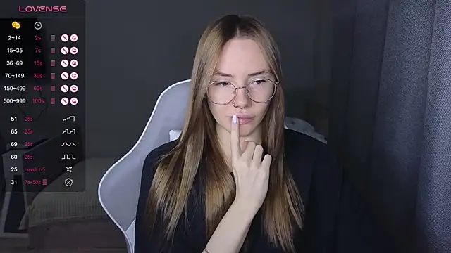 littlevildevil online show from December 17, 9:04 am