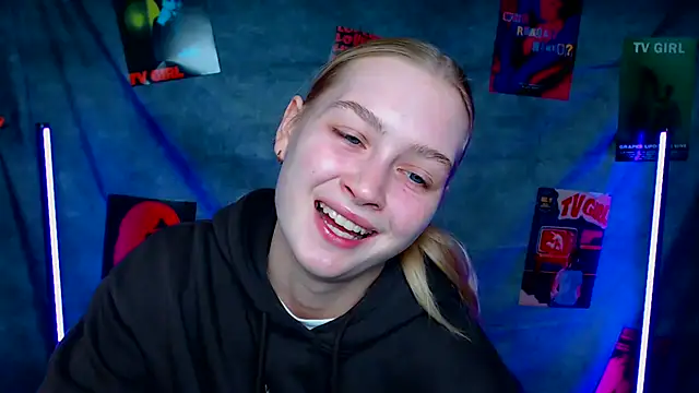 Snapshot of MademoiselleCl chatting on October 16, 12:17 pm MademoiselleCl online show from October 16, 12:17 pm