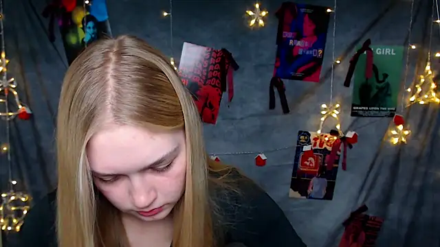 Snapshot of MademoiselleCl chatting on December 13, 8:04 pm MademoiselleCl online show from December 13, 8:04 pm