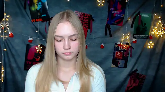 Snapshot of MademoiselleCl chatting on December 15, 1:26 pm MademoiselleCl online show from December 15, 1:26 pm