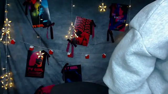 Snapshot of MademoiselleCl chatting on December 16, 7:24 am MademoiselleCl online show from December 16, 7:24 am