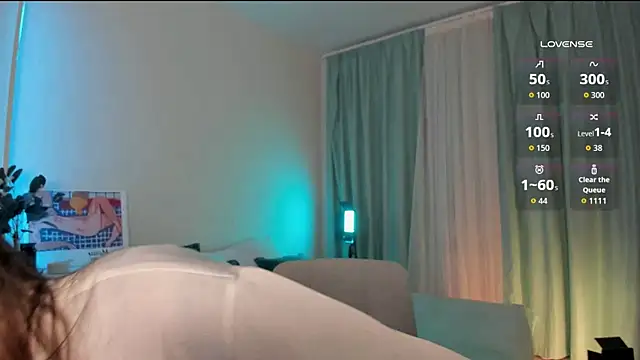 Oh My Dianee online show from November 25, 7:30 am