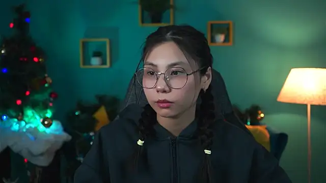 LittleSally   online show from December 14, 8:13 am