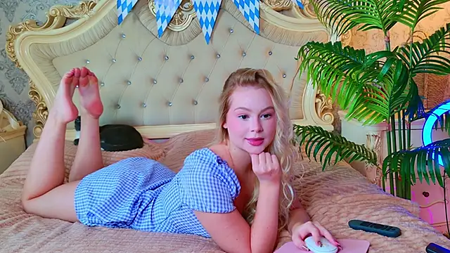 Snapshot of baby_lianaa chatting on September 23, 1:03 pm baby lianaa online show from September 23, 1:03 pm