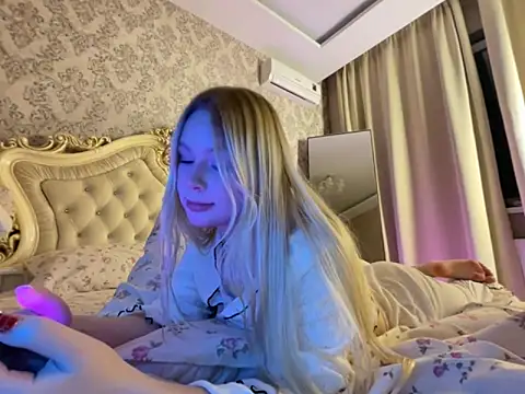 Snapshot of baby_lianaa chatting on October 8, 6:05 pm baby lianaa online show from October 8, 6:05 pm