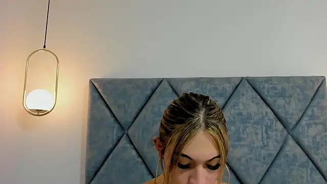 Lizz Luna online show from December 7, 1:07 pm