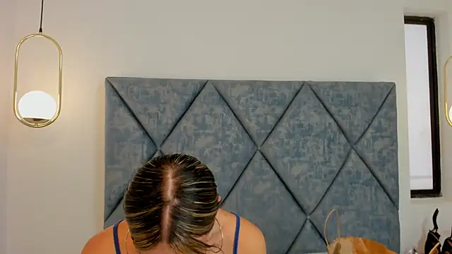 Lizz Luna online show from December 10, 1:44 pm
