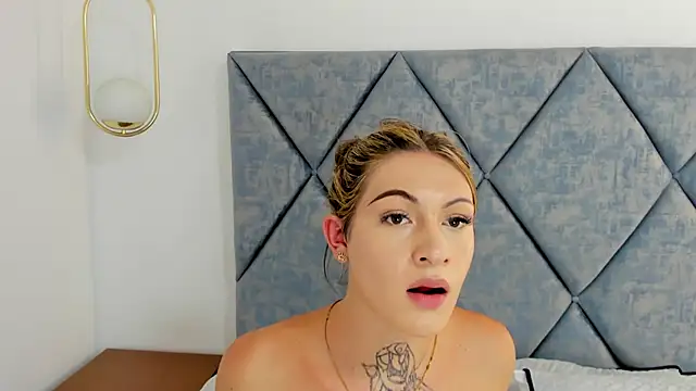 Lizz Luna online show from December 14, 9:35 pm