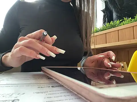 Snapshot of JulieErmesx chatting on December 19, 4:34 am JulieErmesx online show from December 19, 4:34 am