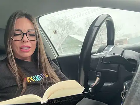 Snapshot of JulieErmesx chatting on January 20, 4:32 am JulieErmesx online show from January 20, 4:32 am