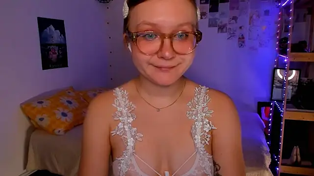 Snapshot of leazy_peazy chatting on December 3, 6:43 am leazy peazy online show from December 3, 6:43 am