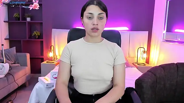 VickyBuunny online show from December 20, 1:43 pm